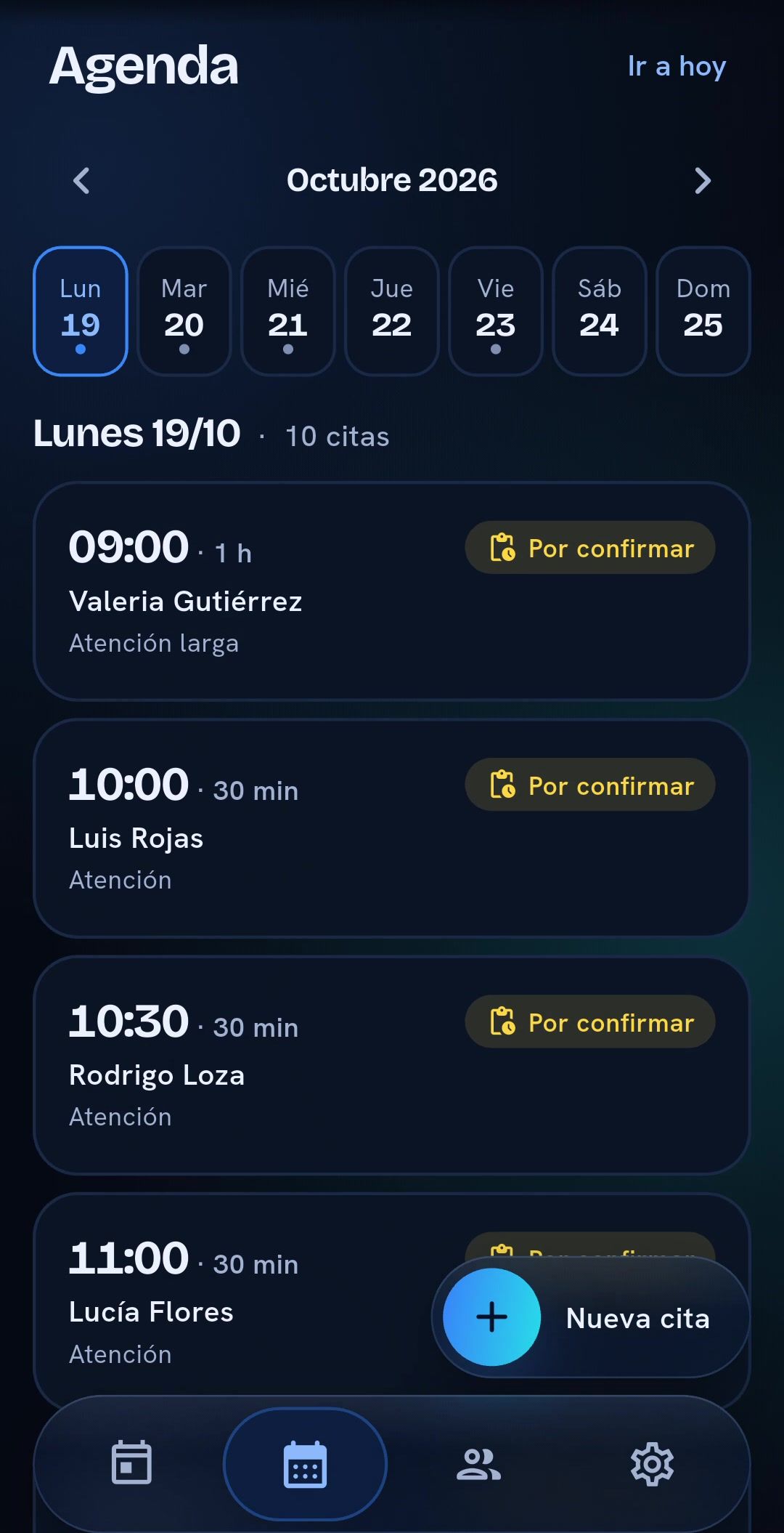 eGO Agendas weekly schedule on a phone: the days of the week and Monday's appointments with their time, length, client, service and pending-confirmation status.