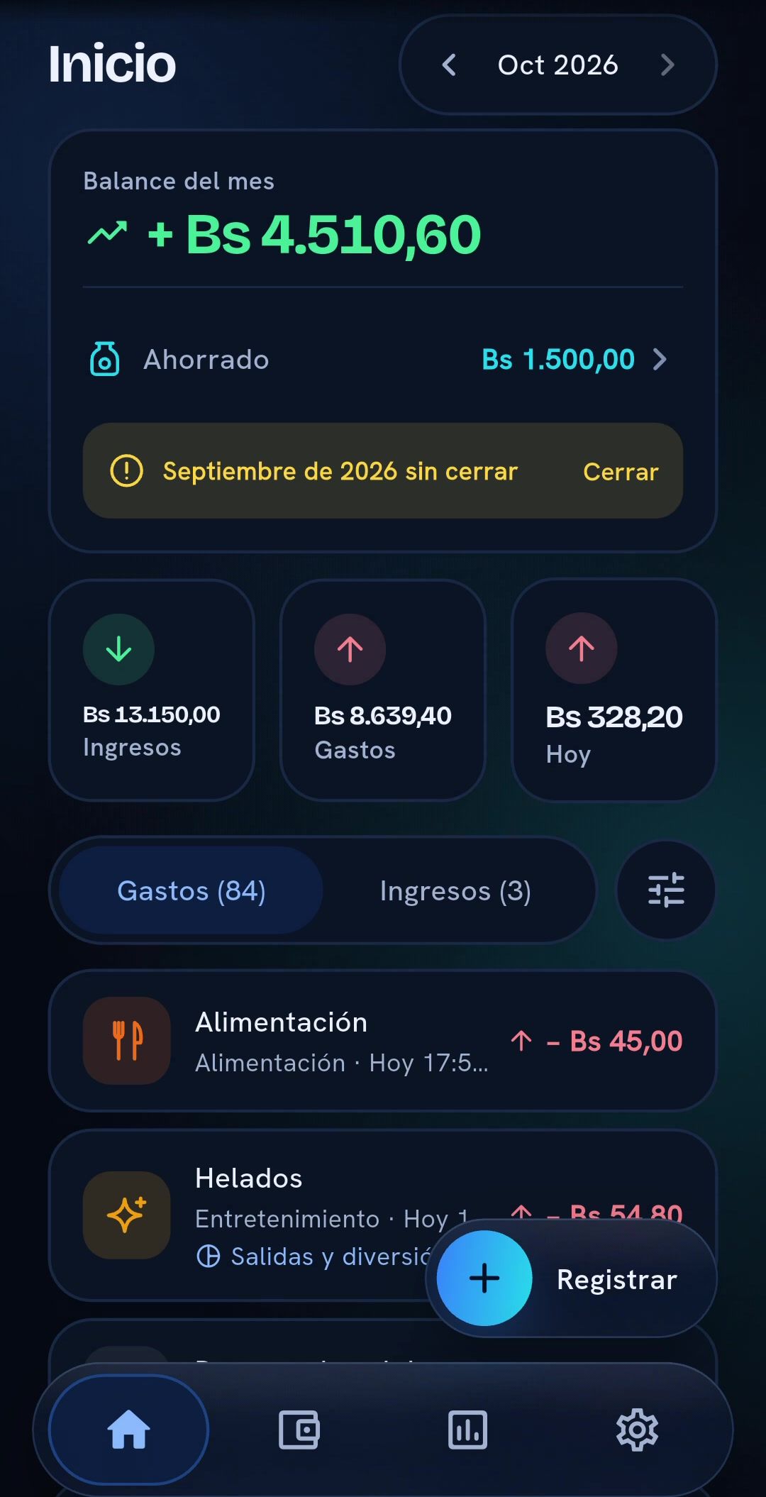 eGO Finanzas home screen on a phone: the monthly balance, savings, income, expenses and today's spending, and the list of expenses with their category.